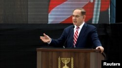 Le ministre israélien Benjamin Netanyahu lors d'une cérémonie à l'occasion de la remise à l'armée de l'air israélienne du système d'interception David's Sling ("Fronde de David"), le 2 avril 2017.