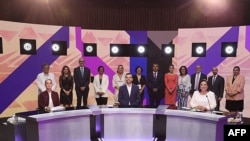 Foto distribuida por el Instituto Nacional Electoral (INE) de México muestra a los candidatos presidenciales sentados, Claudia Sheinbaum, Jorge Álvarez Maynez y Xochitl Gálvez este 7 de abril de 2024, en debate televisado antes de las elecciones del 2 de junio.
