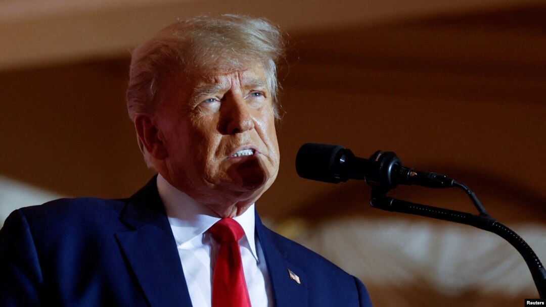 ARHIVA - Bivši predsjednik Donald Tramp objavljuje predsjedničku kandidaturu na skupu u Mar-a-Lagu na Floridi (Foto: Reuters/Jonathan Ernst)