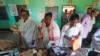 རྒྱ་གར་ལ་བུད་མེད་འོས་ཤོག་འཕེན་མཁན་མང་དུ་འགྲོ་བཞིན་པ།