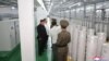 ภาพจากสื่อ KCNA ของรัฐบาลกรุงเปียงยางที่เผยแพร่ออกมาเมื่อ 13 ก.ย. 2567 แสดงให้เห็น คิม จอง อึน ผู้นำเกาหลีเหนือ ทำการเยี่ยมชมสถาบันอาวุธนิวเคลียร์ และฐานการผลิตวัสดุสำหรับการผลิตอาวุธนิวเคลียร์ ซึ่งไม่มีการระบุว่า ตั้งอยู่ที่ใด