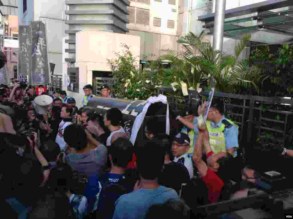 香港支联会举行年度爱国民主大游行(美国之音海彦拍摄)
