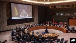 Rais wa Ukraine Volodymyr Zelenskyy akihutubia Baraza la Usalama la Umoja wa Mataifa kwa njia ya video, Sept. 27, 2022, Makao Makuu ya U.N.