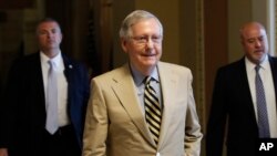 El líder de la mayoría republicana en el Senado, Mitch McConnell reconoció que no tenían los votos suficientes para poner a votación el plan la semana próxima.
