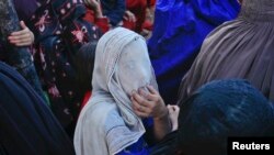 په پېښور کې مېشته ګاېناکالوجسټ یا د ښځو د ناروغو مارهره ډاکټر فوزيه افريدي وايي کتلي يې دي چې 99 فيصدي خلک د تناسلي روغتيا، د خپل بدن نظام او په بدن کې د وخت سره سره کېدوونکو بدلونونو په اړه پوهه نه وي او د دې ناپوهۍ له امله یې په جسماني او ذهني صحت بد اثر غورځېږي