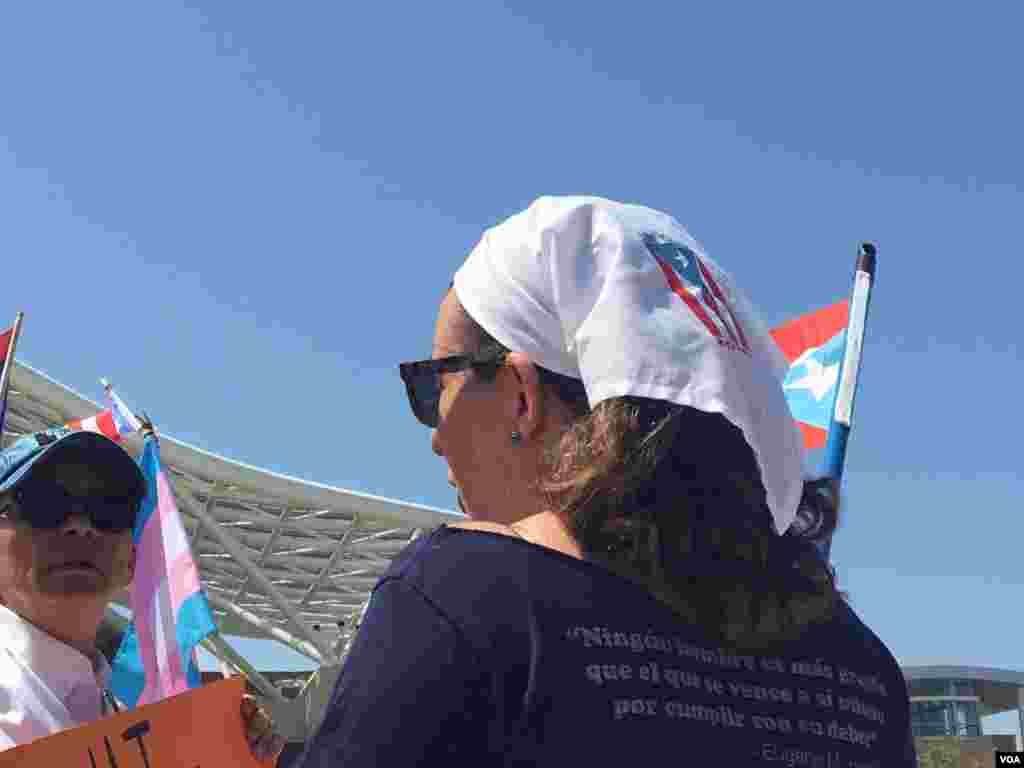 Muchos puertorriqueños no están de acuerdo con la respuesta de EE.UU. ante la destrucción dejada por el huracán María en la isla. La consideran "deficiente".