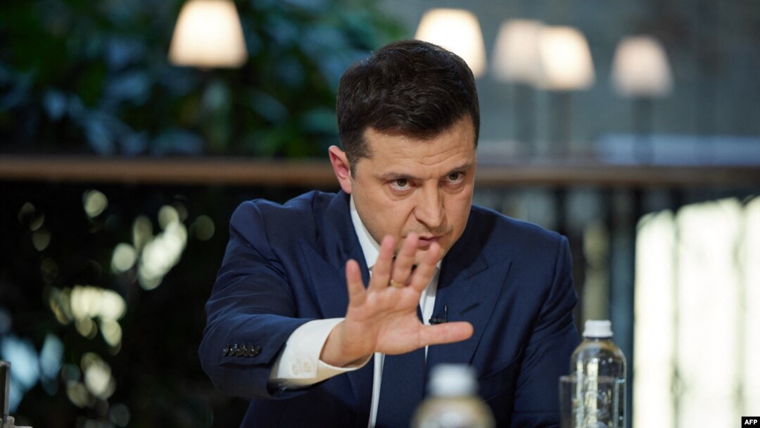 Ukrajinski predsednik Volodimir Zelenski govori na konferenciji za novinare u Kijevu (Foto: Ukrajinska predsednička služba, Rojters)