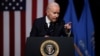ប្រធានាធិបតី​អាមេរិក​លោក Joe Biden ធ្វើកាយវិការ​នៅ​ពេល​លោក​ថ្លែង​សុន្ទរកថា​ក្នុង​ឱកាស​គម្រប់​ខួប១០០ ឆ្នាំ​នៃ​ការសម្លាប់​រង្គាល​នៅ​ទីក្រុង Tulsa នៅ​មជ្ឈមណ្ឌល​វប្បធម៌ Greenwood នៅ​ទីក្រុង Tulsa រដ្ឋ Oklahoma នៅថ្ងៃទី១ ខែមិថុនា ឆ្នាំ២០២១។