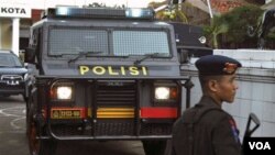 Pihak tim Gegana dan Detasemen Khusus 88 Anti Teror Mabes Polri masih menyelidiki jenis bom dan pelaku serta motif ledakan bom di Mall Alam Sutera Tangerang Banten (Foto: ilustrasi).