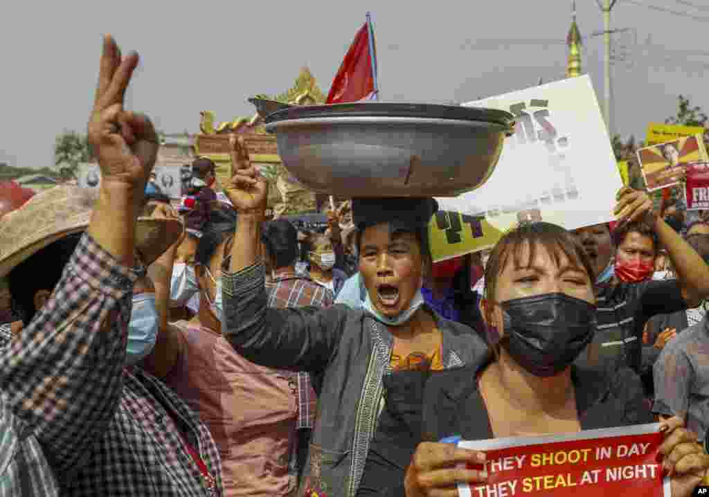 Demonstrators protest against the military junta's arrest and charging of National League for Democracy party lawmakers, Mandalay region Chief Minister Zaw Myint Maung and Mayor Ye Lwin, outside Aung Myay Thar Zan Township court in Mandalay, Myanmar. 