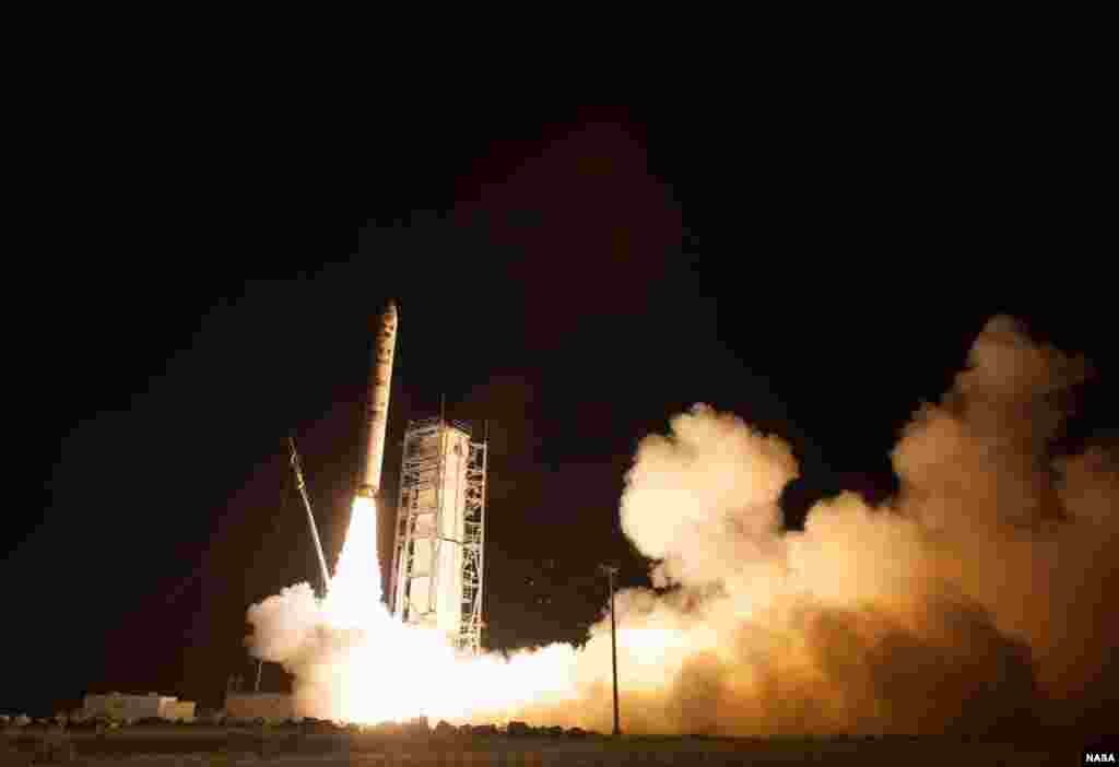 NASA's Lunar Atmosphere and Dust Environment Explorer (LADEE) observatory launches aboard the Minotaur V rocket from the Mid-Atlantic Regional Spaceport (MARS) at NASA's Wallops Flight Facility in Vieginai, Sept. 6, 2013.