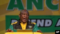 O Presidente da África do Sul, Cyril Ramaphosa, discursa na conferência nacional do Congresso Nacional Africano em Joanesburgo, África do Sul, na sexta-feira, dia 12 de dezembro. 
