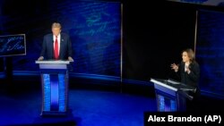 Debate entre ex Presidente Donald Trump (dir) e vice-presidente Kamala Harris