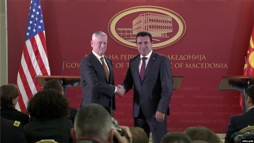 Susret u Skoplju američkog ministra odbrane Džejmsa Matisa i premijera Makedonije Zorana Zaeva, 17. septembra 2018.