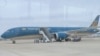 Máy Boeing 787 của Vietnam Airlines. Quốc hội Việt Nam đang xem xét cho phép huy động tới 22 nghìn tỷ đồng để giúp cho hãng hàng không của Việt Nam "tháo gỡ khó khăn".