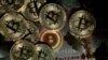 ARCHIVO - Ilustración muestra representaciones de la criptomoneda Bitcoin