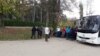BIHAĆ: Prvi autobus sa migrantima stigao u novi prihvatni centar