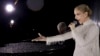 Celine Dion conmueve a los Juegos Olímpicos de París con una serenata en la Torre Eiffel