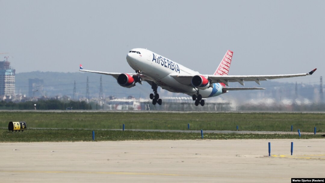 ARHIVA - Avion Er Srbije sa medicinskim zalihama poleće sa aerodroma Nikola Tesla u Beogradu, 25. aprila 2020. (Foto: Reuters/Marko Đurica) 