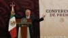 El presidente mexicano Andrés Manuel López Obrador da su conferencia de prensa matutina habitual en el Palacio Nacional de la Ciudad de México, el lunes 15 de abril de 2024. 