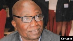 João Lukombo Nzatuzola, professor universitário