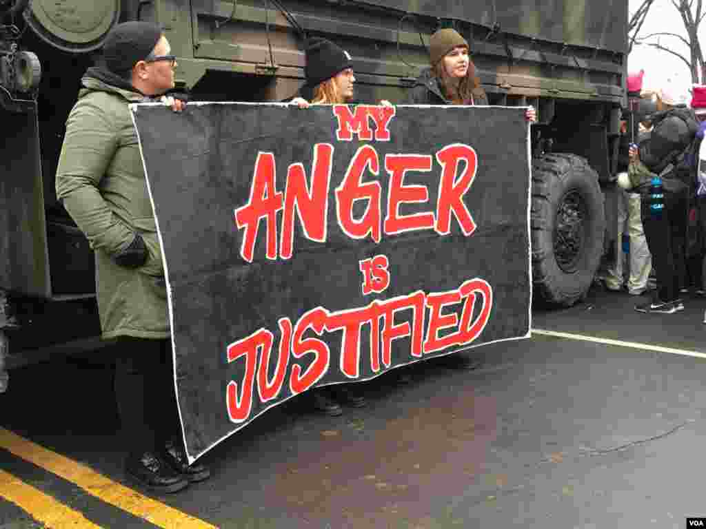 Protesters at the Women's March in Washington, D.C., Jan. 21, 2017. (Photo: E. Cherneff / VOA)