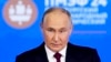 El presidente ruso Vladimir Putin se dirige a una sesión plenaria del Foro Económico Internacional de San Petersburgo en San Petersburgo, Rusia, el viernes 7 de junio de 2024.