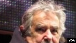 El candidato presidencial José "Pepe" Mujica dijo que seguirá la política de negociación de Luiz Inácio Lula da Silva. De Hugo Chávez dijo que "habla demasiado".