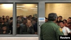Stanica granične policije pretrpana imigrantima u McAllenu, Texas