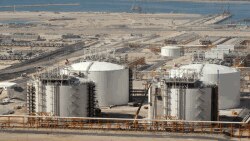 کارکنان صنایع نفت و گاز ایران در هفته های گذشته بارها دست به اعتصاب زده اند. آرشیو