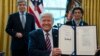 Cố vấn của Trump: Kinh tế Mỹ đối mặt ‘cú sốc’ lịch sử