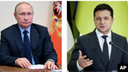Kutoka kushoto Rais wa Russia Vladimir Putin na Rais wa Ukraine Volodymyr Zelenskyy.
