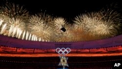 Fe d'atifis pandan seremoni femti Jezolenpik Ive 2022 yo nan vil Peken, kapital la Chin, 20 Fevriye 2022. 