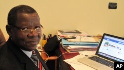 FILE - Democratic Republic of Congo Information Minister Lambert Mende (Nicolas Pinault/VOA)