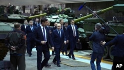 Владимир Путин на военном заводе в Нижнем Тагиле. 15 февраля 2024г.