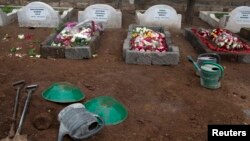 肯尼亞內羅畢商廈襲擊案部份死者下葬,肯尼亞總統肯雅塔宣佈為死難軍民哀悼三天。