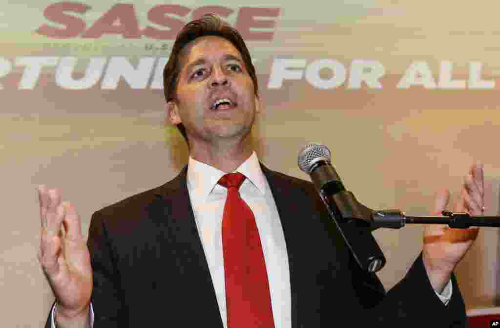 Thượng nghị sĩ Ben Sasse của đảng Cộng hòa phát biểu sau khi thắng cử tại Lincoln, Nebraska, ngày 4/11/2014.
