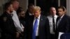 Bivši predsednik Donald Tramp izlazi iz sudnice na Menhetnu posle izricanja presude, 29. maj 2024. (Michael M. Santiago/Pool Photo via AP)
