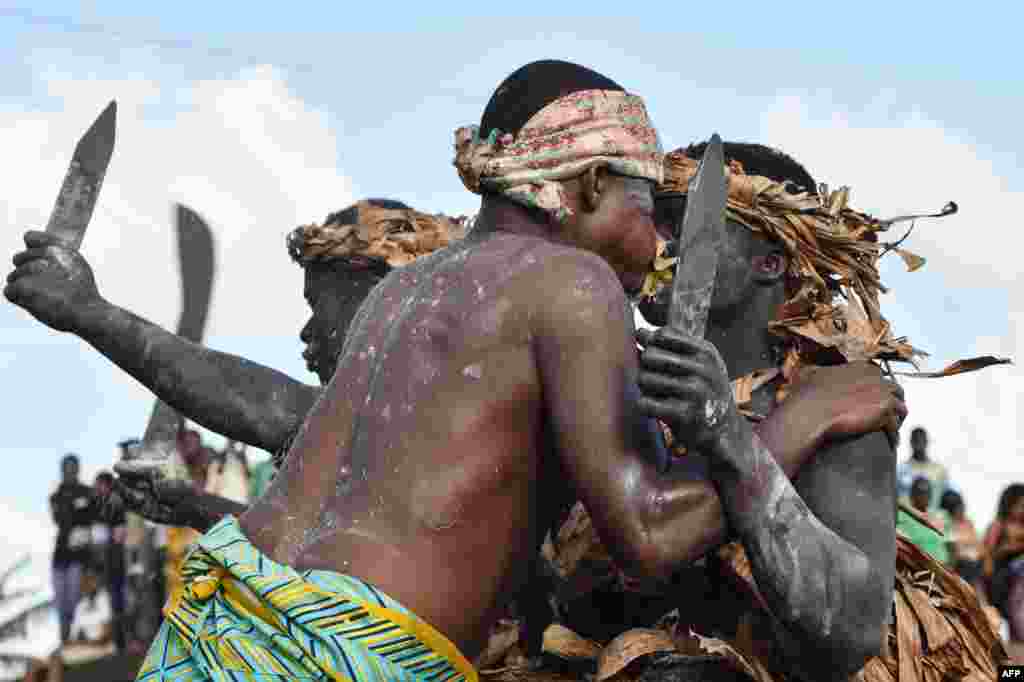 Men belonging to the ethnic southeastern Aboure people, perform a warrior dance during the 38th Edition of the POPO Carnival of Bonoua, 50 kms east of Abidjan, Ivory Coast, an annual festival held by the Aboure people, April 14, 2018.
