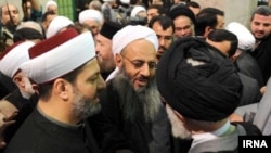 عکسی از دیدار پیشین مولوی عبدالحمید با آیت الله خامنه ای رهبر 