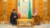 محمد بن سلمان، ولیعهد عربستان سعودی و ابراهیم رئیسی، رئیس‌جمهوری اسلامی ایران در ریاض