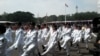 Sang Saka Merah Putih berkibar di halaman Istana Merdeka Jakarta dalam upacara Hari Kemerdekaan (17/8). (VOA/Andylala Waluyo)