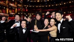 Bong Joon Ho and the cast of "Parasite" pose at the 92nd Academy Awards in Hollywood, Los Angeles, California, Feb. 9, 2020. 