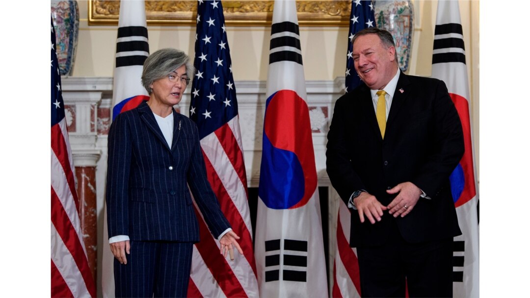 지난 9일 마이크 폼페오 미 국무장관과 강경화 한국 외교장관이 워싱턴 국무부 청사에서 만났다.