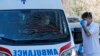 Arhiva - Vozilo hitne pomoći, tokom borbe protiv epidemije koronavirusa u Srbiji. (AP Photo/Darko Vojinovic) 