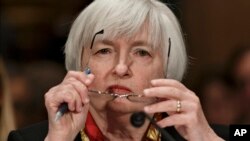 La presidenta de la Reserva Federal de EE.UU., asegura que el crecimiento económico sigue siendo lento, por lo que se deben mantener los intereses bajos.