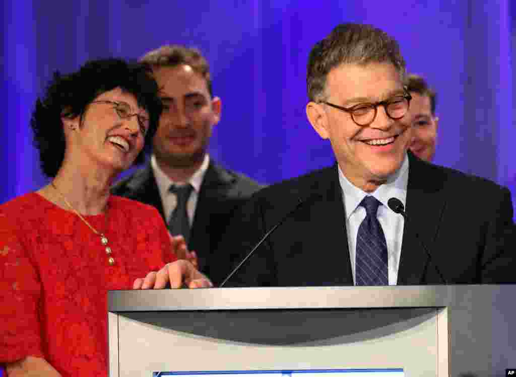 Thượng nghị sĩ Al Franken của đảng Dân chủ ăn mừng chiến thắng tại Minneapolis, Minnesota, ngày 4/11/2014.