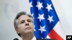 El secretario de Estado de Estados Unidos, Antony Blinken, asiste a una conferencia de prensa con el ministro del exterior ucraniano luego de sostener conversaciones en Kiev, Ucrania, el miércoles 15 de mayo de 2024. 