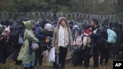 Мигранты из стран Ближнего Востока на белорусско-польской границе. 8 ноября 2021 г.