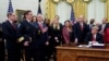 Trump firma orden ejecutiva para frenar el crimen y la delincuencia organizada